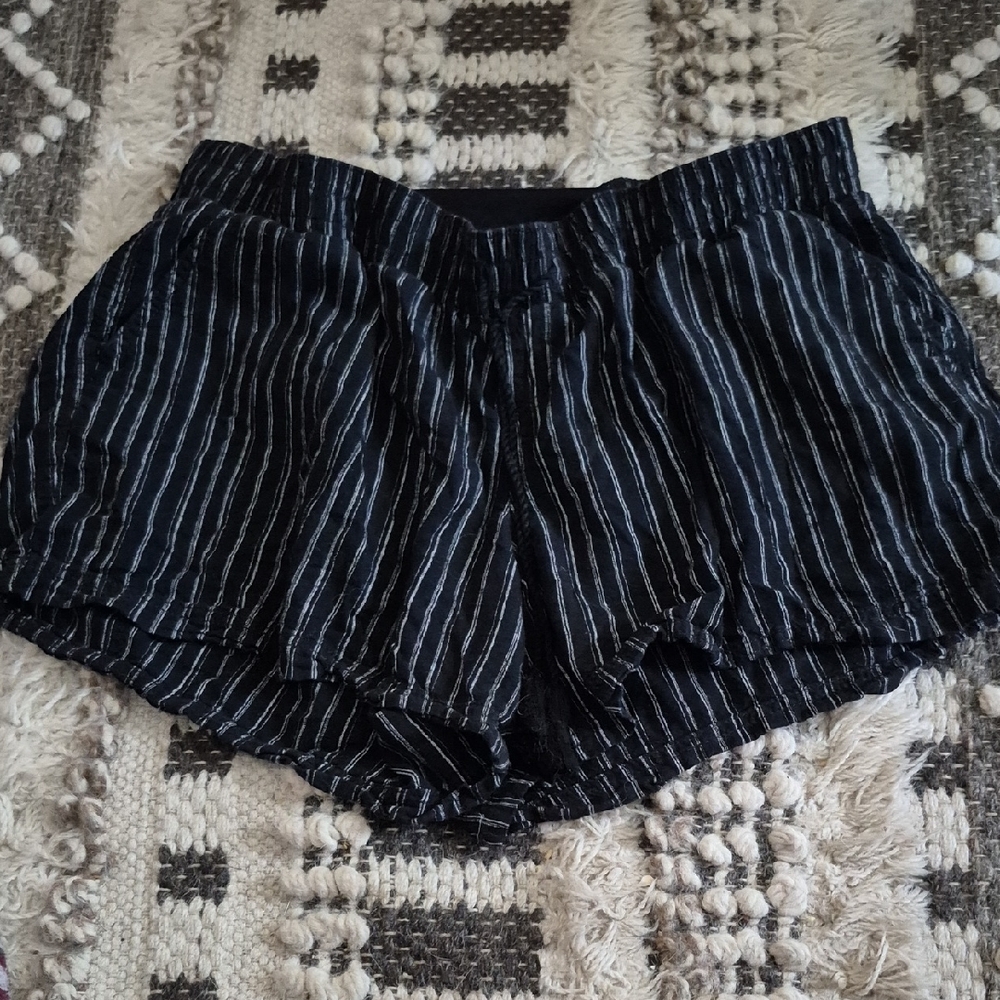 A:glow Black Maternity Shorts XL